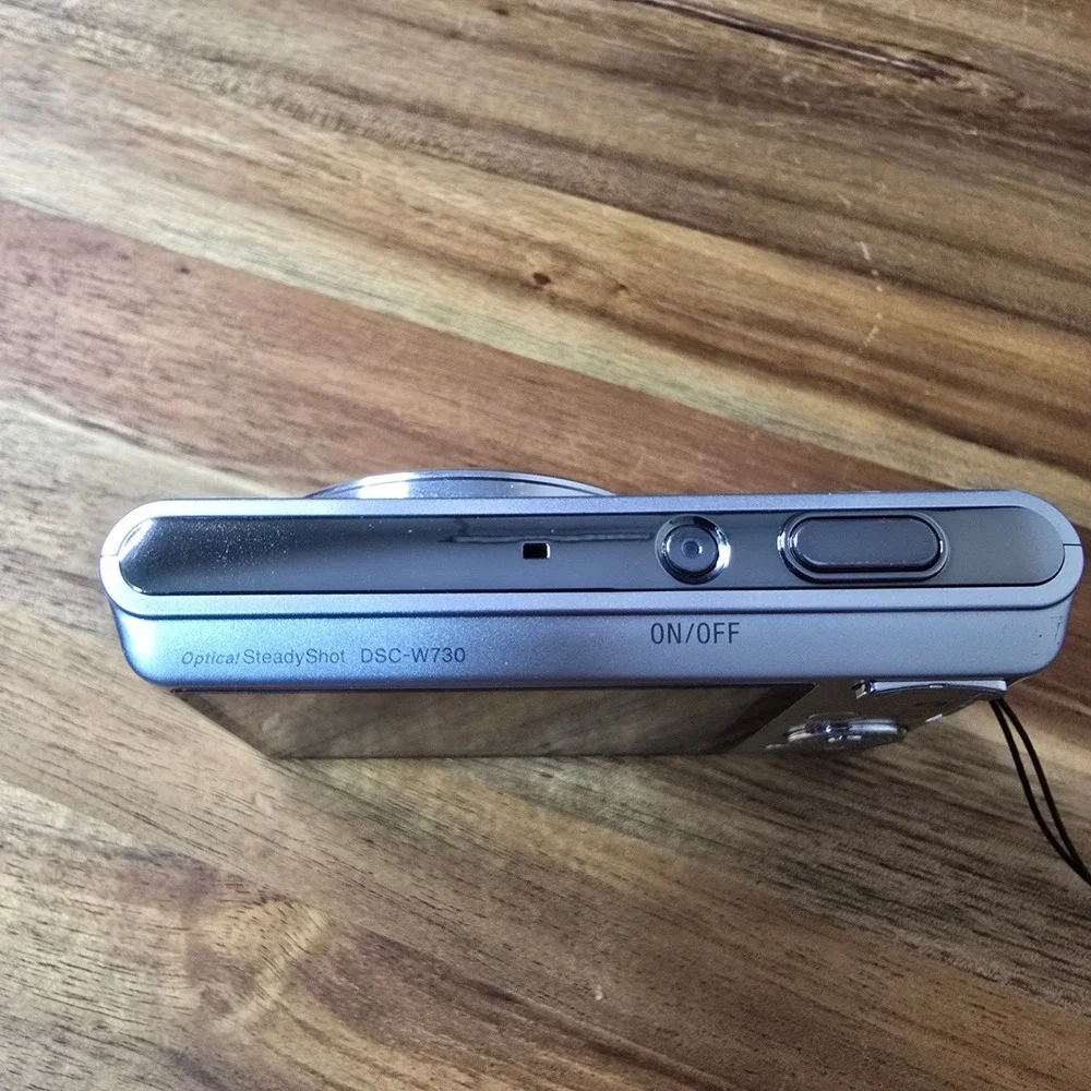Sony CyberShot DSC-W730 Digital Camera Silver 16.1MP 8x Zoom Digicam Bundle WORK